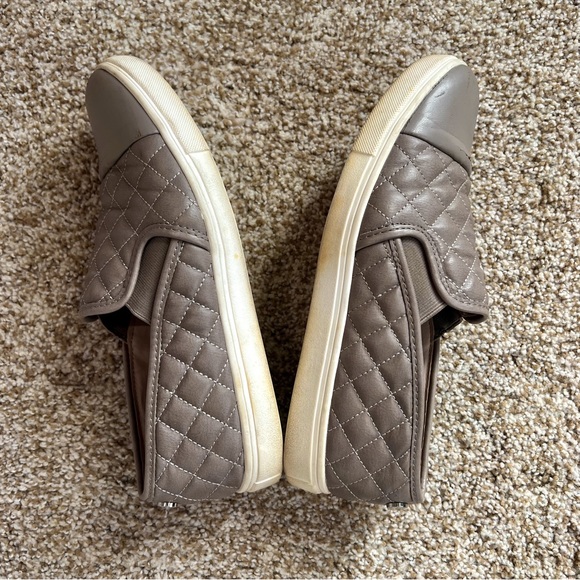 Steve Madden Zaander Quilted Slip On Sneakers Taupe Grey Brown Size 10 - Picture 8 of 11
